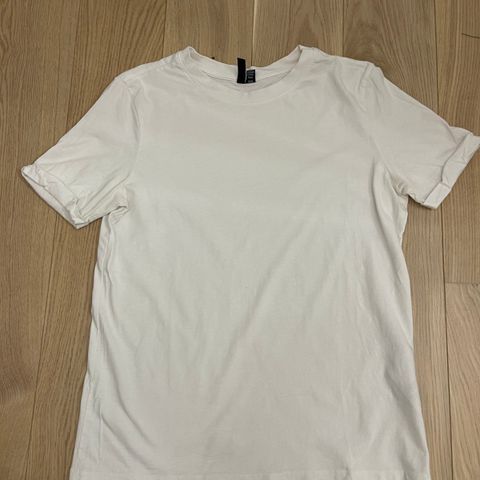 Basic hvit t-skjorte