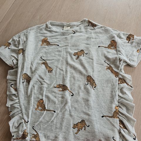Kul t-skjorte med leopardprint