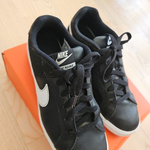 Nike black/white str 38.5