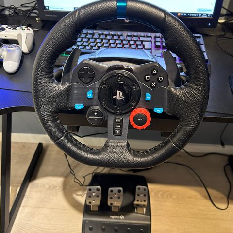 Logitech G-29 Ratt og pedalsett.