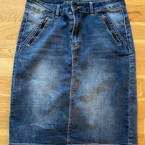 Skjørt fra mapp jeans