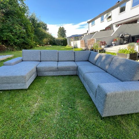 (Reservert ut uke 27) Hjellegjerde Edge U-sofa - nyrenset!