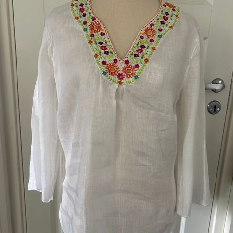 Carol Little medium lin tunika topp bluse med broderier hvit