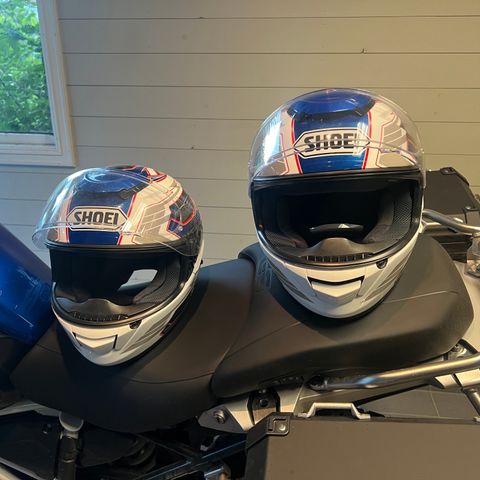 2 stk. Shoei GT-Air motorsykkelhjelmer selges