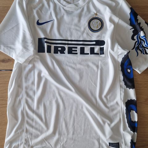Inter Milan bortedrakt 2010/11 (dragon jersey)