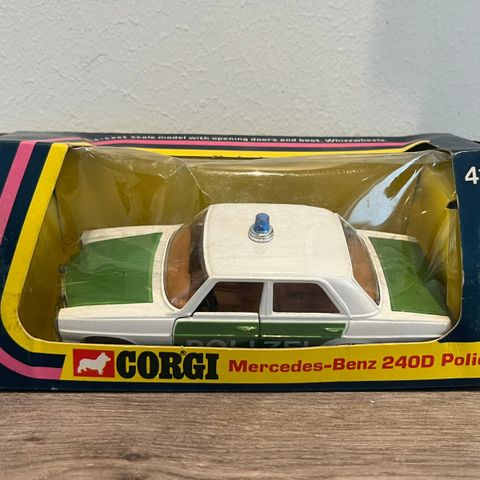 Corgi 412 Mercedes Benz Polizei (1979) - Die Cast