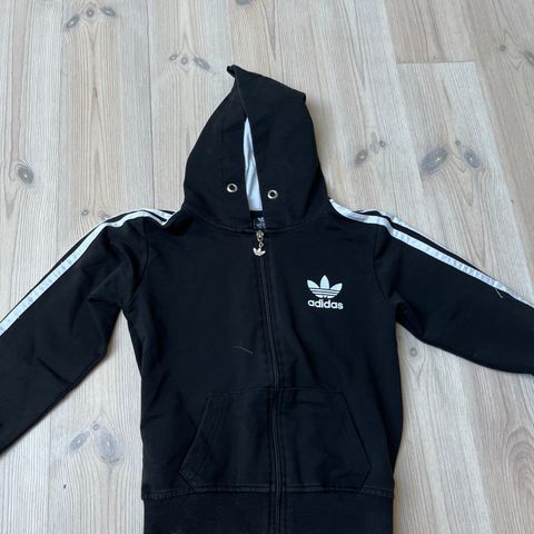 Str. 134-140 – Adidas treningsjakke, svart