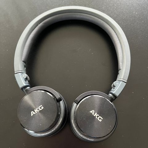 AKG headset inkl. USB lader