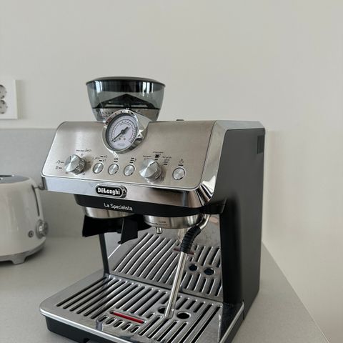 Delonghi kaffemaskin, brukt under ti ganger