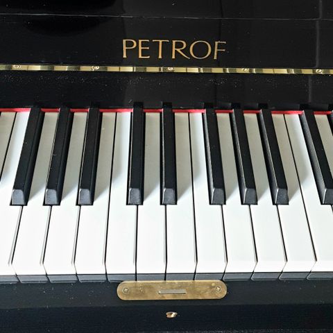 Petrof piano modell 118P1 (Reservert)