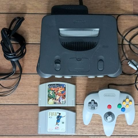 Kjekk Nintendo 64 N64 Familiepakke med Banjo Kazooie, FIFA 64