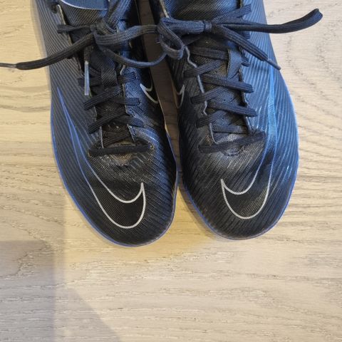 Adidas fotballsko str.36,5