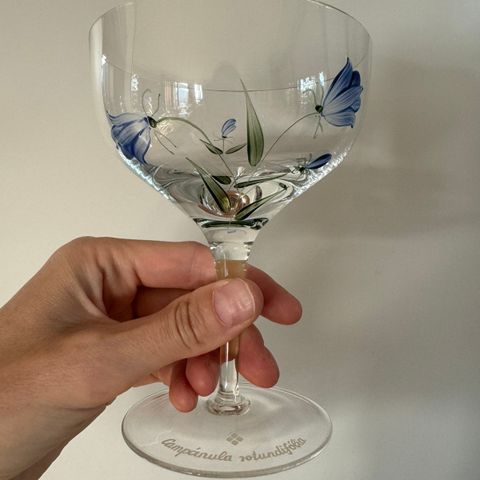 Dessertglass i blåklokkemønster / Campanula Rotundifolia fra Firkløveren