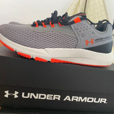 Under armour charged focus str 42 - ny i eske