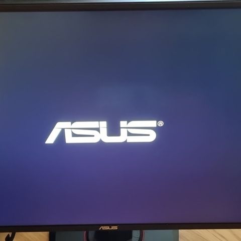 ASUS PC-skjerm 27" | VG27BQ| 144HZ/ | Nesten ny