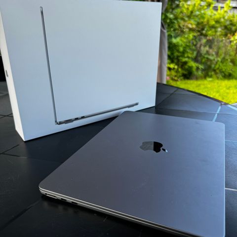 Inkl forsikring1 MacBook Air M2 16GB ram, 256gb lagring!