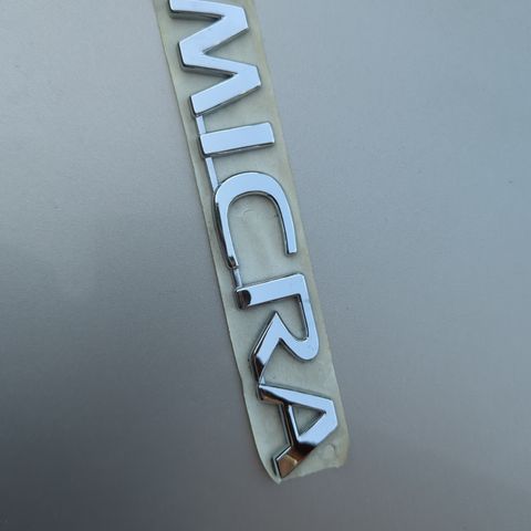 Nissan Micra bakluke emblem
