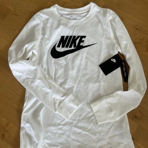 Nike genser , Str s