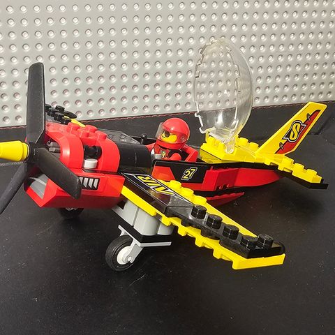 Konkurranse fly lego 60144