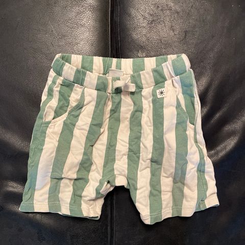 Grønn stripete shorts fra Lindex (86cm)