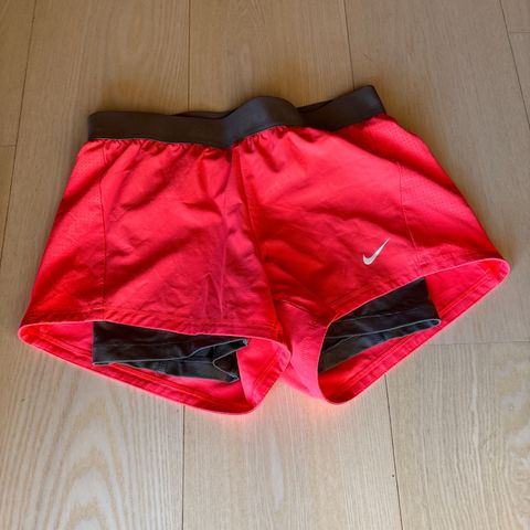 Kjempe fin rosa Nike Dry Fit shorts str xs. 50 kr