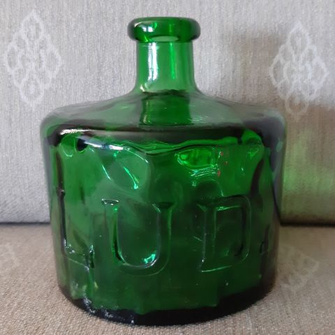"Ny-gammel" LUD grønn glassflaske.