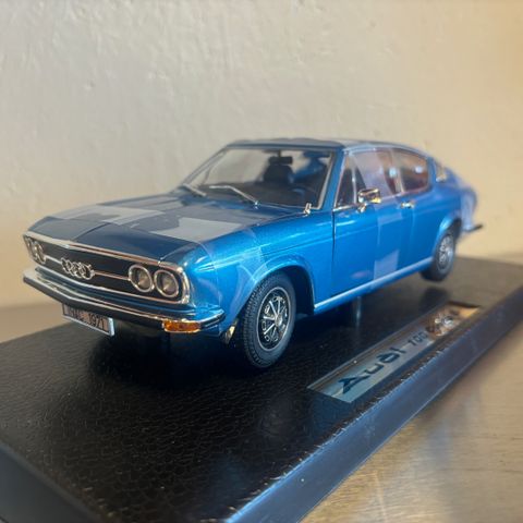 1:18 Audi 100 coupe S fra Minichamps selges