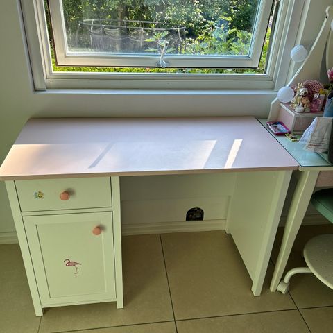 Skrivebord til jente | Rosa og hvit skrivebord