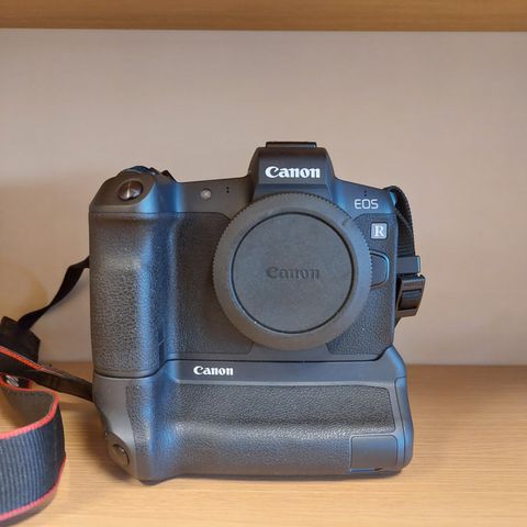 Canon EOS R med batterigrep