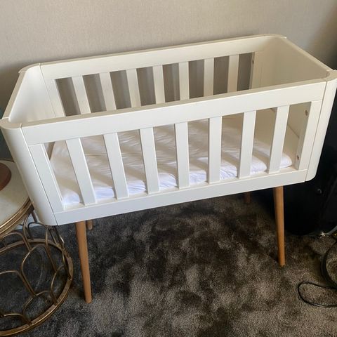 Pent brukt Troll retro crib