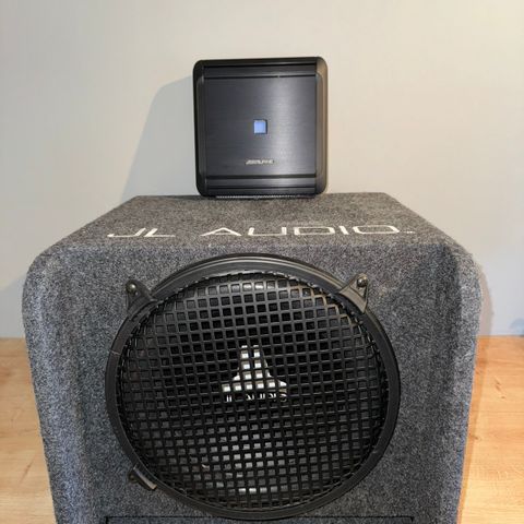 JL Audio 12" Subwoofer og Alpine forsterker