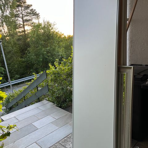 Skyvedørsgarderobe gis bort!!!