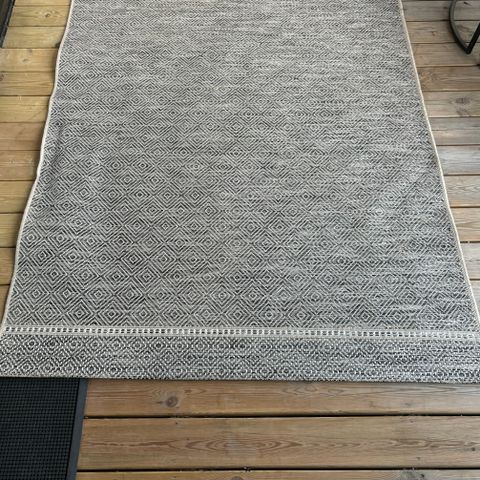 Flott teppe til utebruk/terrasse/veranda 195*135.Boligstyling