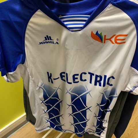 Ubrukt K-Electric FC, Joshila fotballdrakt str M