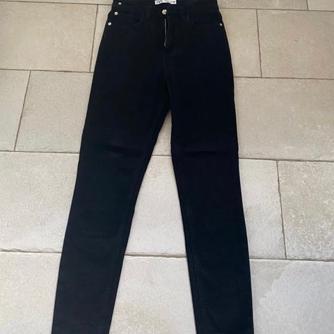 Ubrukt Zara jeans i str. EUR 36