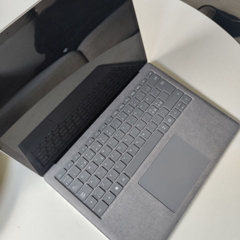 Microsoft Surface Laptop 3 med Pen og Mus