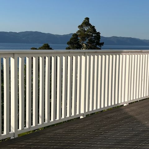 Brukt Arnøy trerekkverk til salgs