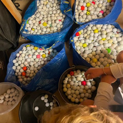Flere tusen golfballer til salgs