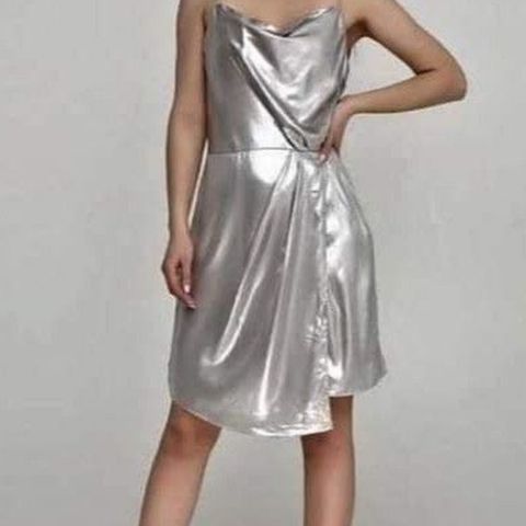 Metallisk kjole