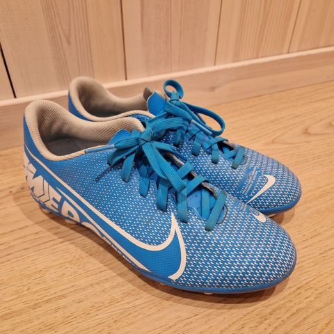 Fotballsko Nike str 36