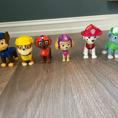 Små figurer, paw patrol og pysjhelter