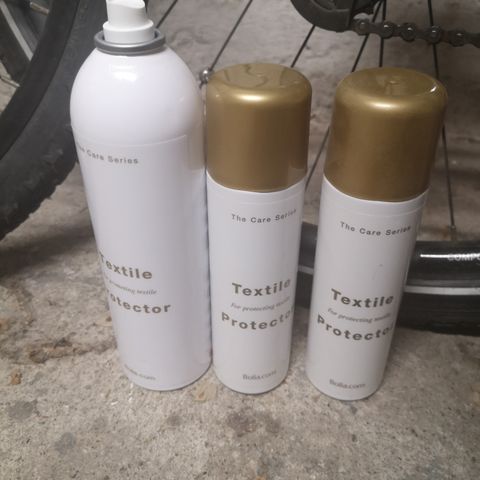 Impregneringspray til tekstilmøbler fra Bolia.com - henting 25/06 prioriteres