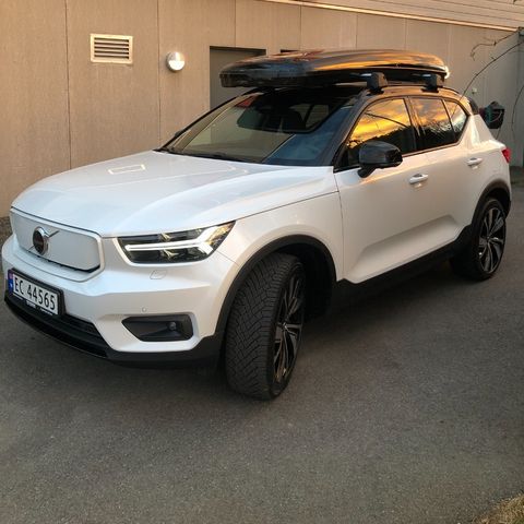 Helt ny lavetbyggeende takboks ! SKIGUARD 830 + MED TAKSTATIV VOLVO XC40