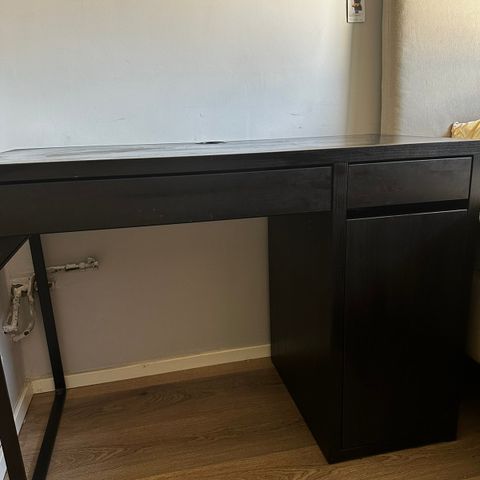Ikea skrivebord og stol