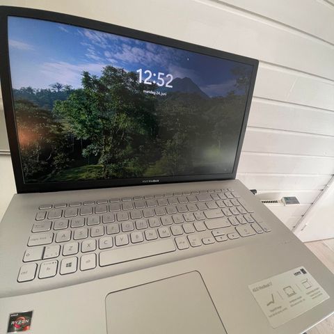 Asus Vivobook 17