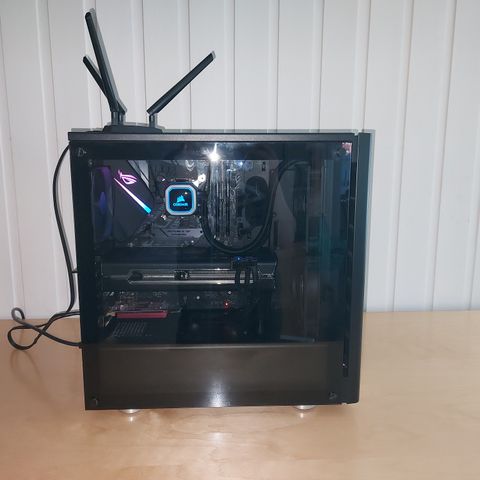 kraftig gaming pc med |i7 9700K|RX5700XT 8GB|2TB NVME SSD lagring|16GB ram|WIFI