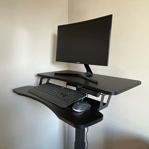 Komplett hjemmekontor - LogiLink hev/senk + Samsung curved + tastatur/mus