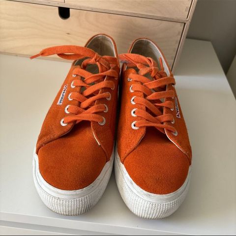 Oransje superga