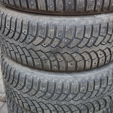 205/55R16 Bridgestone piggdekk