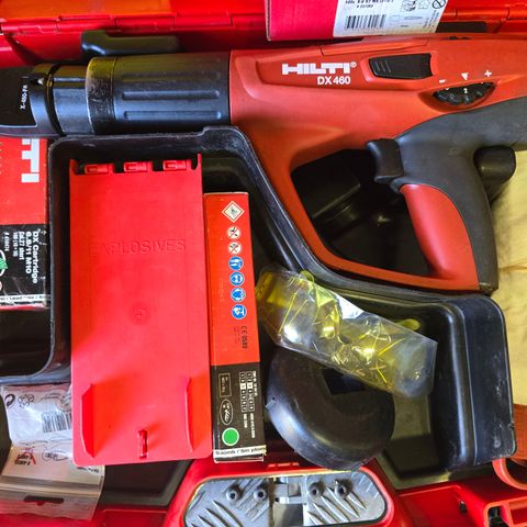 Hilti boltepistol DX 460 med 400 skudd og 400 spiker selges billig